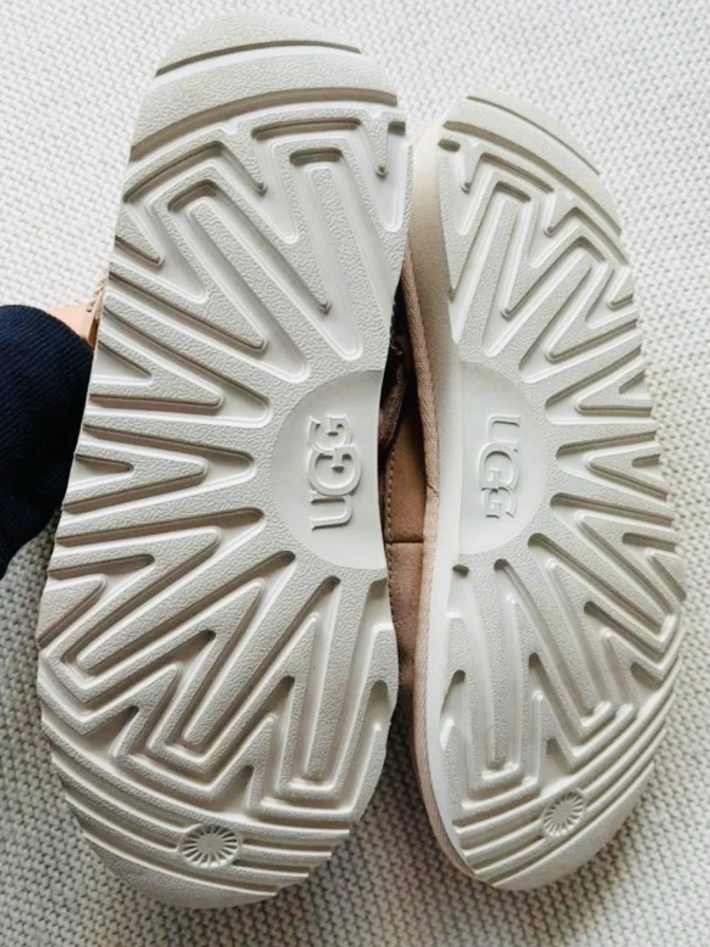 UGG Goldenstar Clog Shoe, size EU 38, color: sand, women’s - Picture 3 of 9